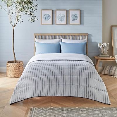 Night Lark Coverless dekbed King Size 6 Tog Lente Zomer - Ticking Stripes. Superzacht, gezellig en lichtgewicht dekbed. Machine wasbaar en sneldrogend, alles in één omkeerbare dekbedovertrek