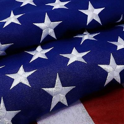 G128 Amerikaanse vlag van de VS | 6 x 10 ft | StormFlyer-serie geborduurd 220GSM gesponnen polyester | Landenvlag, geborduurde sterren, genaaide strepen, binnen/buiten, messing doorvoertules, Heavy
