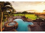 Papermoon Fototapete »LUXUS-HAUS-POOL PALMEN WIESE STRAND MEER SONNE INSEL«
