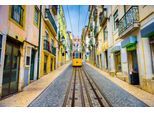 Papermoon Fototapete »LISSABON-GASSE-PORTUGAL ALT BAHN ATLANTIK STADT STRAssEN«