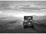 Papermoon Fototapete »Landschaft mit Auto Schwarz Weiss«