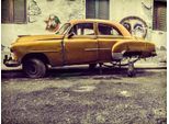 Papermoon Fototapete »Photo-Art SVETLIN YOSIFOV, ALTES AUTO / KATZE«