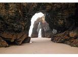 Papermoon Fototapete »GROTTE-FELSEN EBBE SPANIEN TUNNEL STRAND DUNEN MEER«