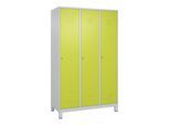 C+P Spind Classic PLUS, Füße, 3 Abteile, 1950x1200x500mm, 7035/0024 Verschluss Zylinderschloss 4 Garderobenhaken Trennwand mittig ; C + P Möbelsysteme (080010-32F|S10028)