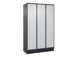 C+P Spind Classic PLUS, Sockel, 3 Abteile, 1950x1200x500mm, 7016/7035 Verschluss Zylinderschloss 4 Garderobenhaken ; C + P Möbelsysteme (080020-32|S10028)