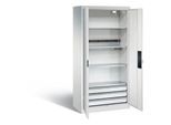 C+P Akkuladeschrank Basic mit Vollblechtüren und Schubladenblock, H 1950 x B 930 x T 500 mm, Lichtgrau/Rubinrot