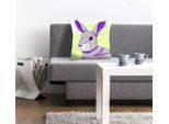Dekokissen QUEENCE "Hugo", lila (lila, grün, bedruckt), B:40cm L:40cm, Polyester, Dekokissen_Sitzkissen_Kissenhüllen, Dekokissen, mit einem lila Hasen