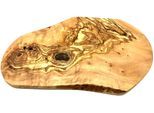 Schneidebrett OLIVENHOLZ-ERLEBEN "Naturschnitt aus hochwertigem naturbelassenem Olivenholz", braun, H:2cm L:44cm, Massivholz, Schneidebretter, Schneidebrett, Einzigartige Maserung, rustikale Kante, organische Form, L ca. 40-44cm