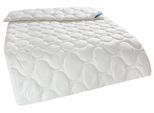 Kunstfaserbettdecke BECO "EcoWell Bettdecken Blauer Engel zertifiziert Für Sommer und Winter", beige (natur), B:155cm L:220cm, Obermaterial: 100% Polyester, Bettdecken, Kunstfaserbettdecke, Bettdecke 135x200 cm, 155x220 cm und weitere Größen