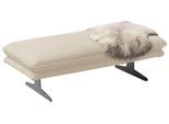 Polsterhocker W.SCHILLIG, grau (eisgrau z59), B:145cm H:43cm T:71cm, Longlife Xtra-Leder Z59: Glattleder mit modischer Prägung. Hautstärke 0, 9 - 1, 1 mm, Hocker, Polsterhocker, Füße in Chrom glänzend