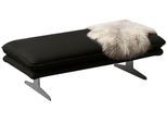 Polsterhocker W.SCHILLIG, schwarz (schwarz z59), B:145cm H:43cm T:71cm, Longlife Xtra-Leder Z59: Glattleder mit modischer Prägung. Hautstärke 0, 9 - 1, 1 mm, Hocker, Polsterhocker, Füße in Chrom glänzend