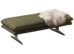Polsterhocker W.SCHILLIG, grün (camouflage z69), B:145cm H:43cm T:71cm, Longlife Xtra-Leder Z69: Das feinnarbige, gedeckte Softleder Z69 besticht durch seine außergewöhnliche Weichheit im trendigen »Vintage-Look«, Hautstärke 0, 9 - 1, 1 mm, Hocker, Polsterhocker, Füße in Chrom glänzend