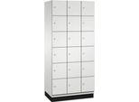 C+P Schließfachschrank Cambio, 3 Abteile, 18 Fächer, mit Sockel, B 900 x T 525 x H 1980 mm, lichtgrau
