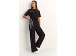 T-Shirt und Hose Zwei-Teiler mit Zubehördetails