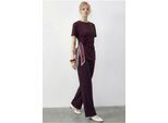 T-Shirt und Hose Zwei-Teiler mit Zubehördetails
