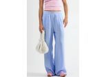 Hosen mit weitem Schnitt und Falten