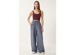 Weite Hosen mit Bindegürtel und Bindungsdetails
