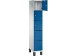 C+P Schliessfachschrank Cambio, 1 Abteil, 5 Fächer, auf Füssen, B 300 x T 525 x H 1980 mm, lichtgrau/enzianblau