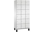 C+P Schliessfachschrank Cambio, 3 Abteile, 18 Fächer, auf Füssen, B 900 x T 525 x H 1980 mm, lichtgrau