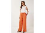Weite Hosen mit Bindegürtel und Bindungsdetails