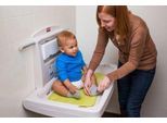 Baby-Wickelstation Rubbermaid®, für die horizontale Wandmontage, antimikrobiell, klappbar, Ablage, Halterung für bis zu 40 Unterlagen, PP, platin