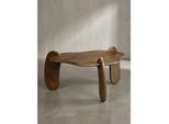 Couchtisch in Walnussfarbe aus Mangoholz Massiv, Niedriges Dreibein-Design, Organisch, 78x78x39.5cm