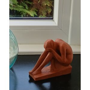 Scultura in terracotta "Donna piangente" di Maurice De Korte