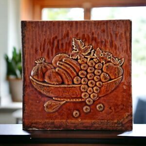 Grande piastrella decorativa in ceramica spagnola vintage smaltata a mano.