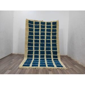 Tappeto marocchino dell'Atlante, tessuto a mano secondo la tradizione, dimensioni 140/260 cm.