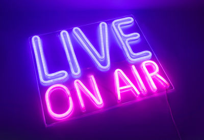 Fuj:tech Neon Live On Air -LED vägglampa