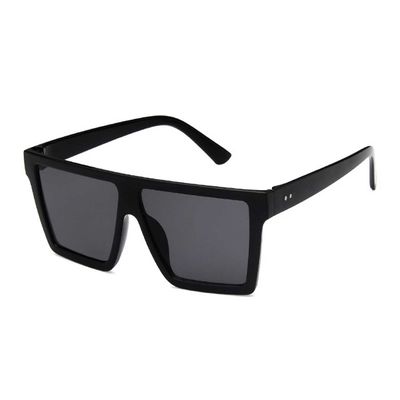 Trendy firkantede svarte solbriller + senil streng