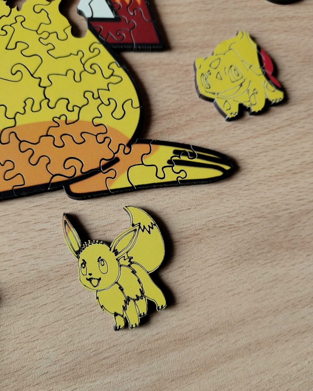 PIKACHU CLASICO - Vista 2 rompecabezas madera MDF