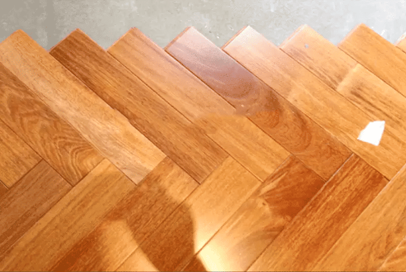 Bí quyết chọn sàn gỗ căm xe chuẩn cho không gian phòng khách