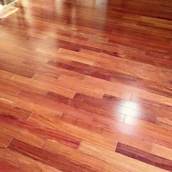 Bí quyết chọn sàn gỗ căm xe chuẩn cho không gian phòng khách