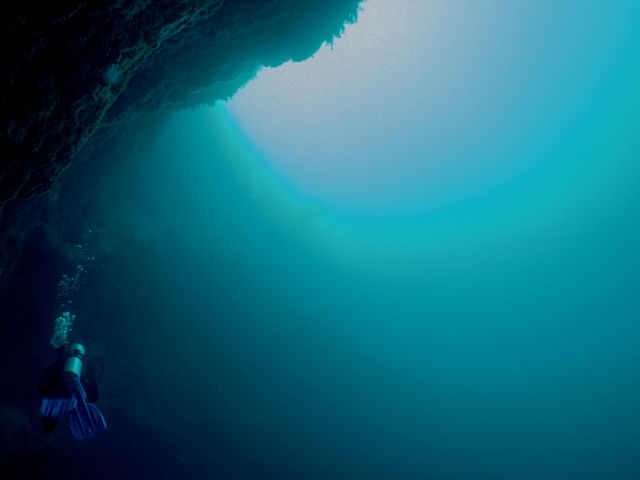 hole_f-qeHJEt3.jpg