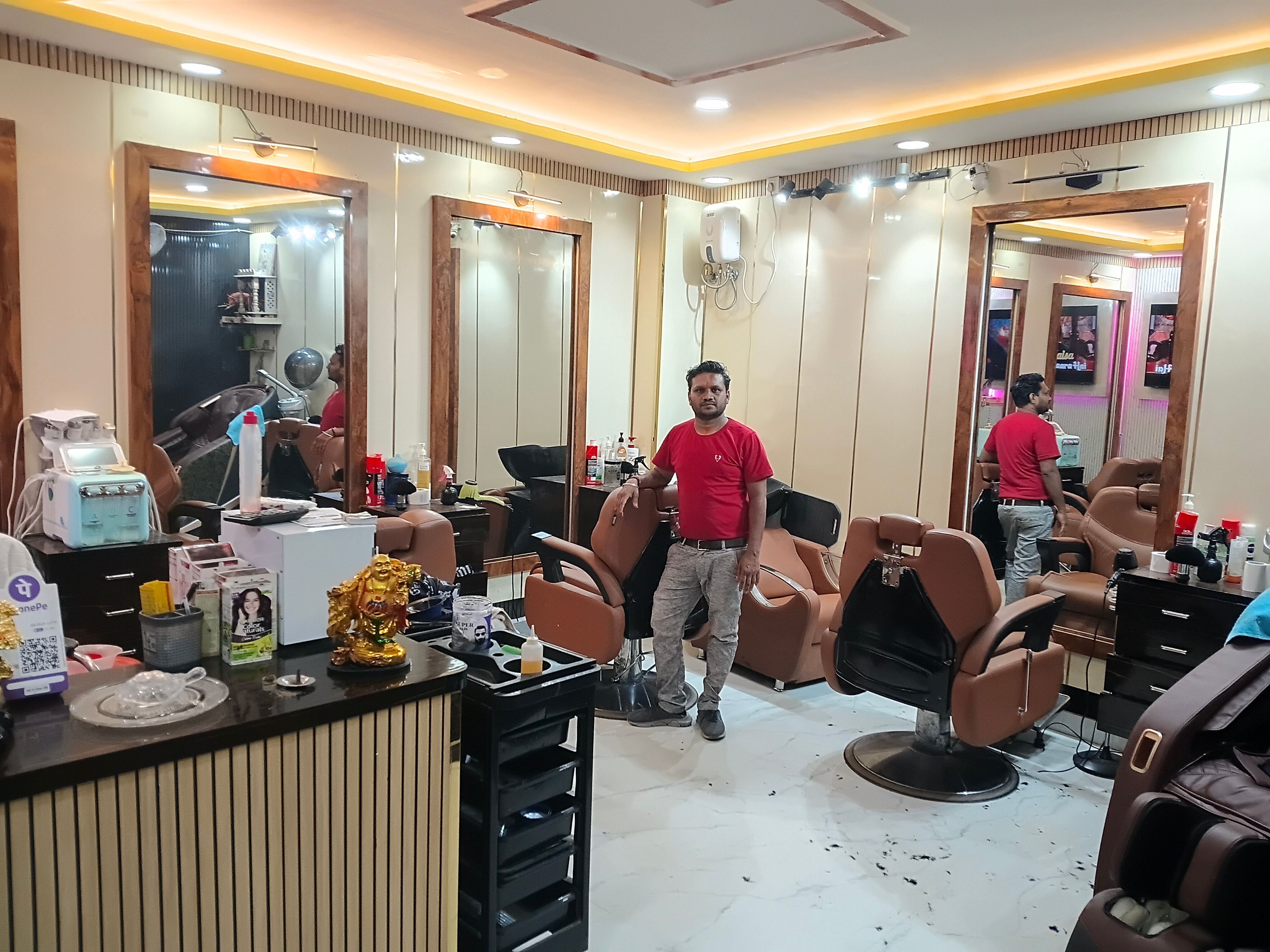 Vicky Saloon 