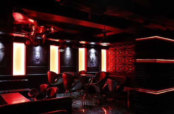 black lounge bar - aauris a perfect corporate party place