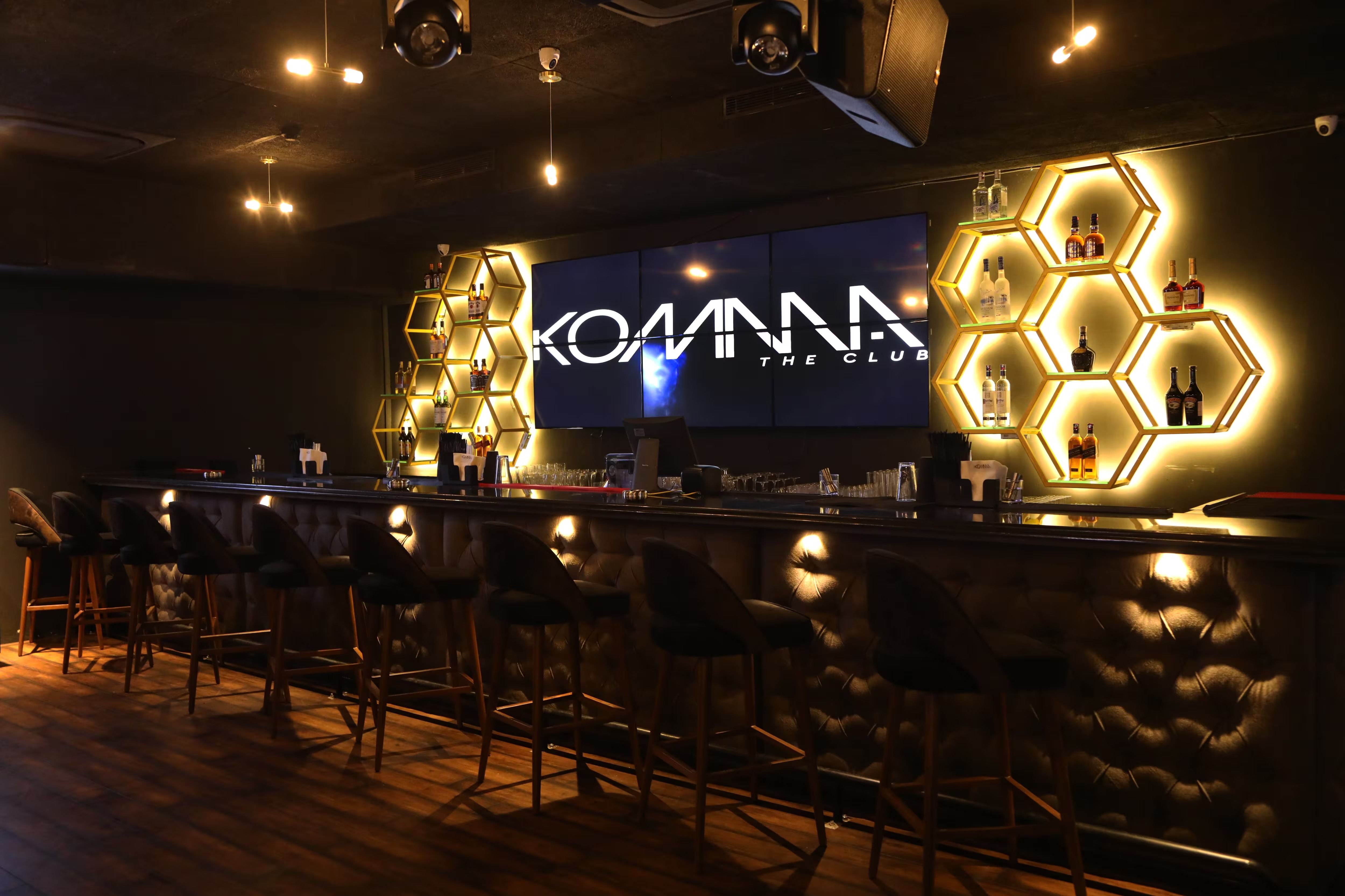 Komma - The Club