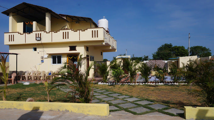 La Vista Farm House