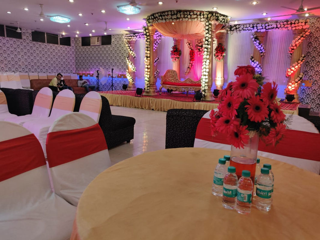 exclusive party packages of Golden Leaf Banquet