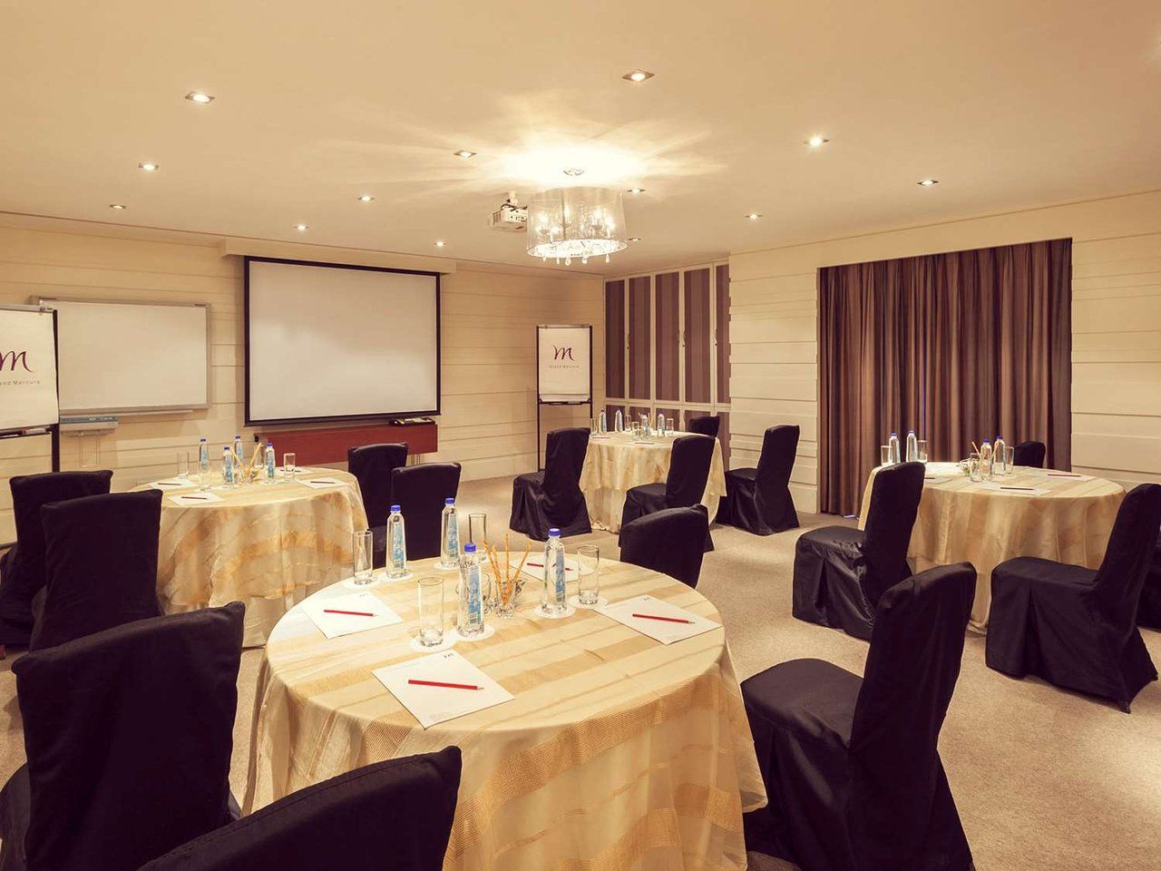 exclusive party packages of Meeting Hall - Grand Mercure