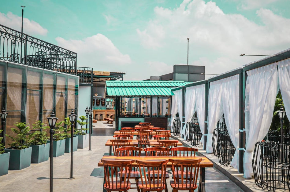 Interior Decor of Barish Moon Bar and Brewery