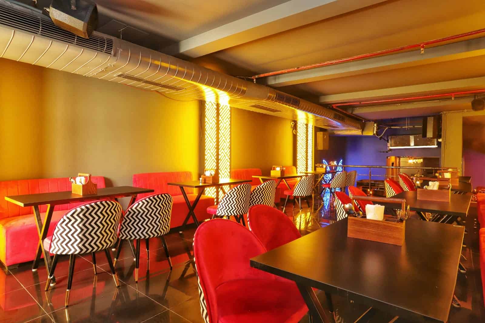 Interior Decor of Cafe High 5