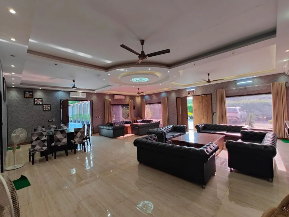 Interior Decor of Saroj Jain Vatika