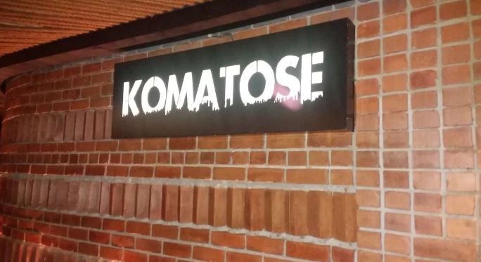 Komatose - Holiday Inn Express And Suites