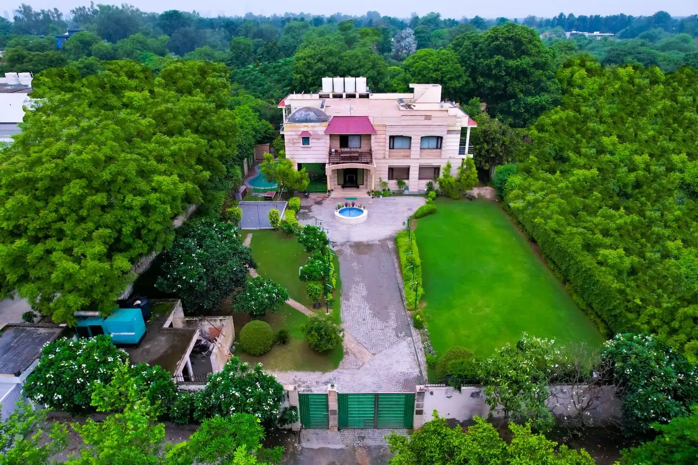 Interior of Phore Farm Chattarpur