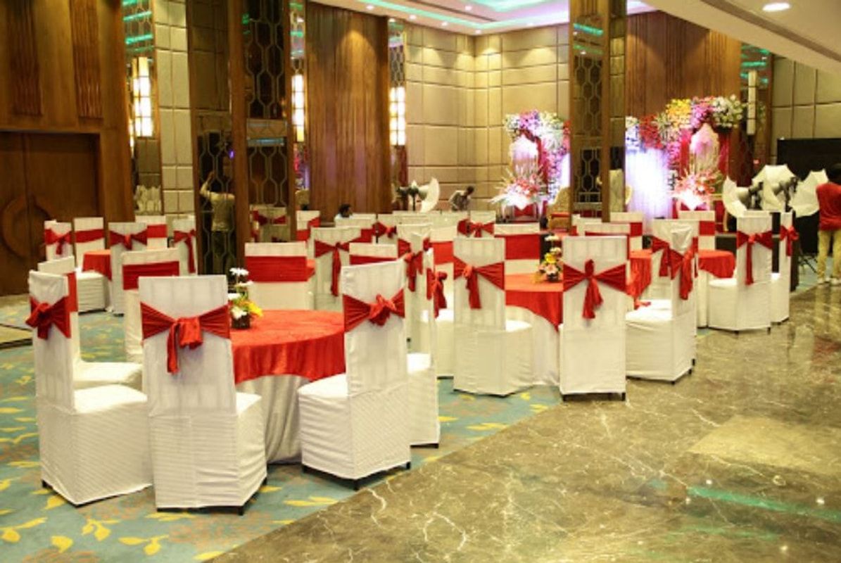 Outdoor Sitting Arrangement at Crystal Banquet