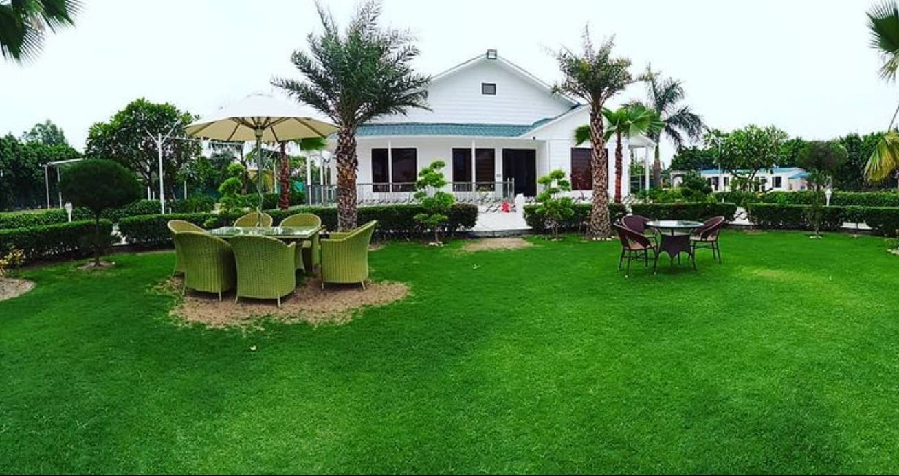 Outdoor Sitting Arrangement at Farmhouse 3010 - Sector 135 Noida