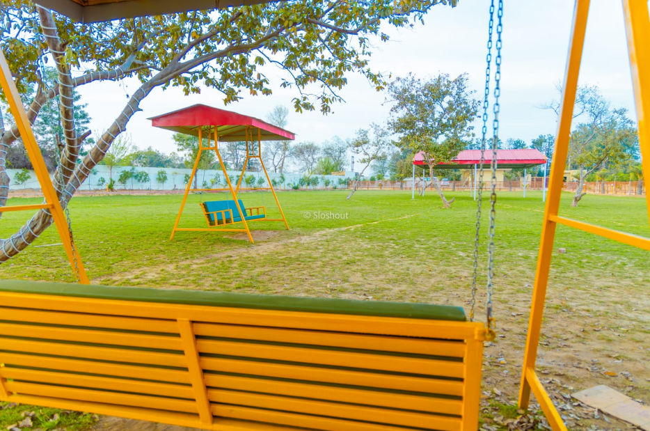 Outdoor Sitting Arrangement at The Roosevelt Farm