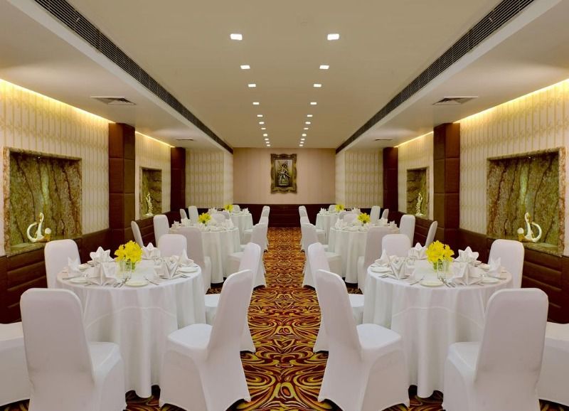 Parties Pictures of Taurus Sarovar Portico